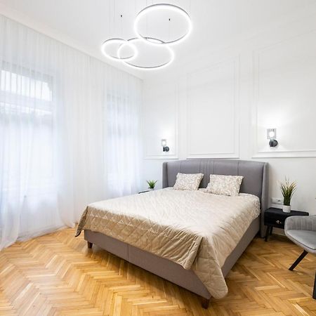 Luxurious Central 4Bedrm 3Bathrm Residence W/ Balcony Будапешт Экстерьер фото