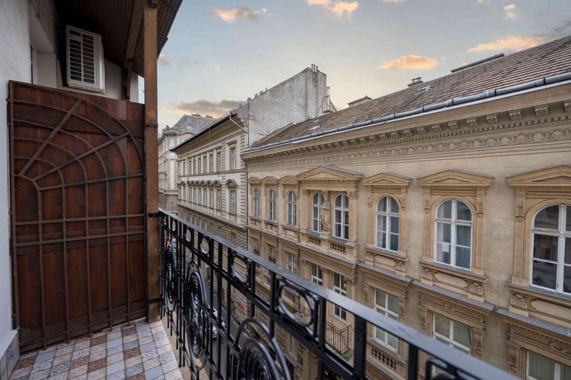 Luxurious Central 4Bedrm 3Bathrm Residence W/ Balcony Будапешт Экстерьер фото